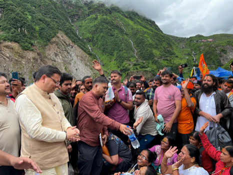 मुख्यमंत्री श्री पुष्कर सिंह धामी ने केदारघाटी में बुधवार रात्रि को हुई अतिवृष्टि से प्रभावित क्षेत्रों का स्थलीय निरीक्षण किया।